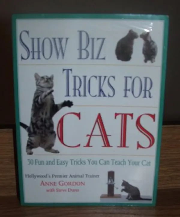 USED Book - Show Biz Tricks for Cats: 30 Fun and Easy Tricks You Can Teach Your Cat by Anne Gordon (Paperback) - english