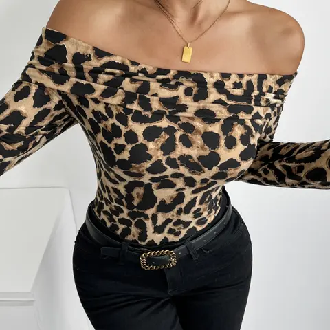 Women's Sexy One-Shoulder Leopard Print Slim-Fit Long Sleeve Lightweight Knit T-Shirt, Casual Fashion Top for Spring & Fall, Comfortable Daily Wear Knitwear