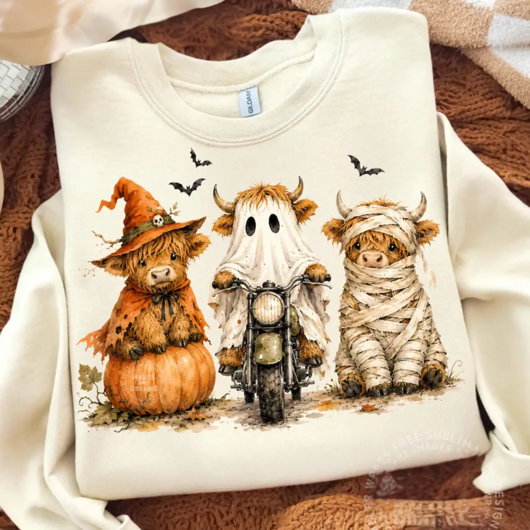 Funny Halloween Highland Cow Sweatshirt, Spooky Pumpkin Graphic Crewneck, Cute Fall Highland Cow Pullover, Autumn Gift