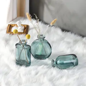 Ioossst Maaary Reed Diffuser Set with Tulip Flowers Vintage Rectangular Bottle Lavender Scent, Reed Diffusers 6.76 fl oz for 90 Days Narrow Spaces, Flower Reed Diffuser Long Lasting for Bathroom, Office Decor