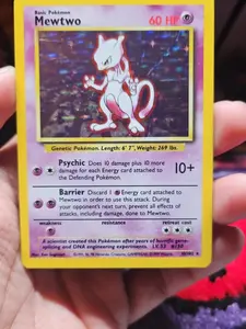 Mewtwo - 10 - Holofoil [Base Set] (LP)