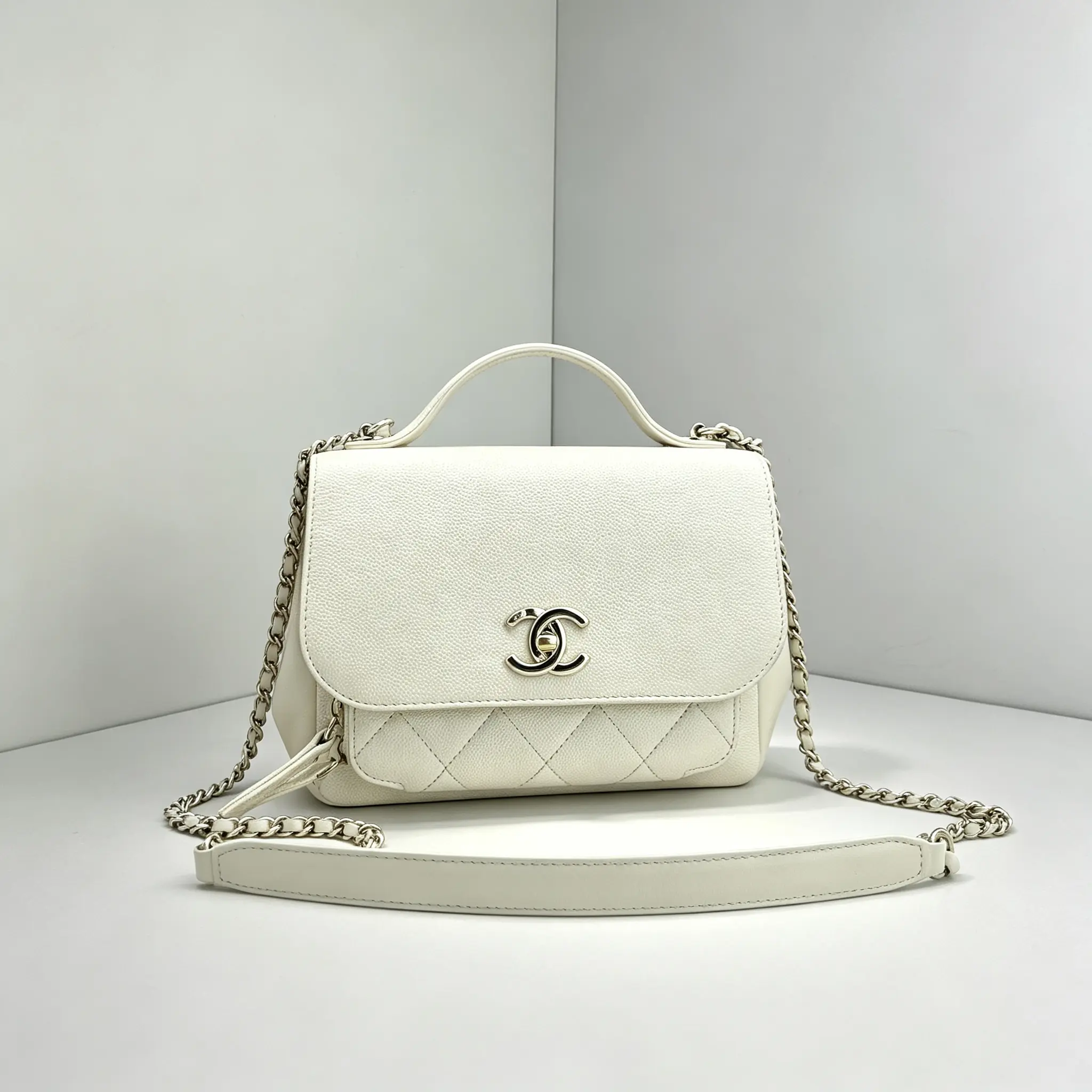 Pre-owned CHANEL 2017 Coco Handle (23 Series) Milk White Caviar Leather Top Handle/Crossbody Bag 888 hk a272