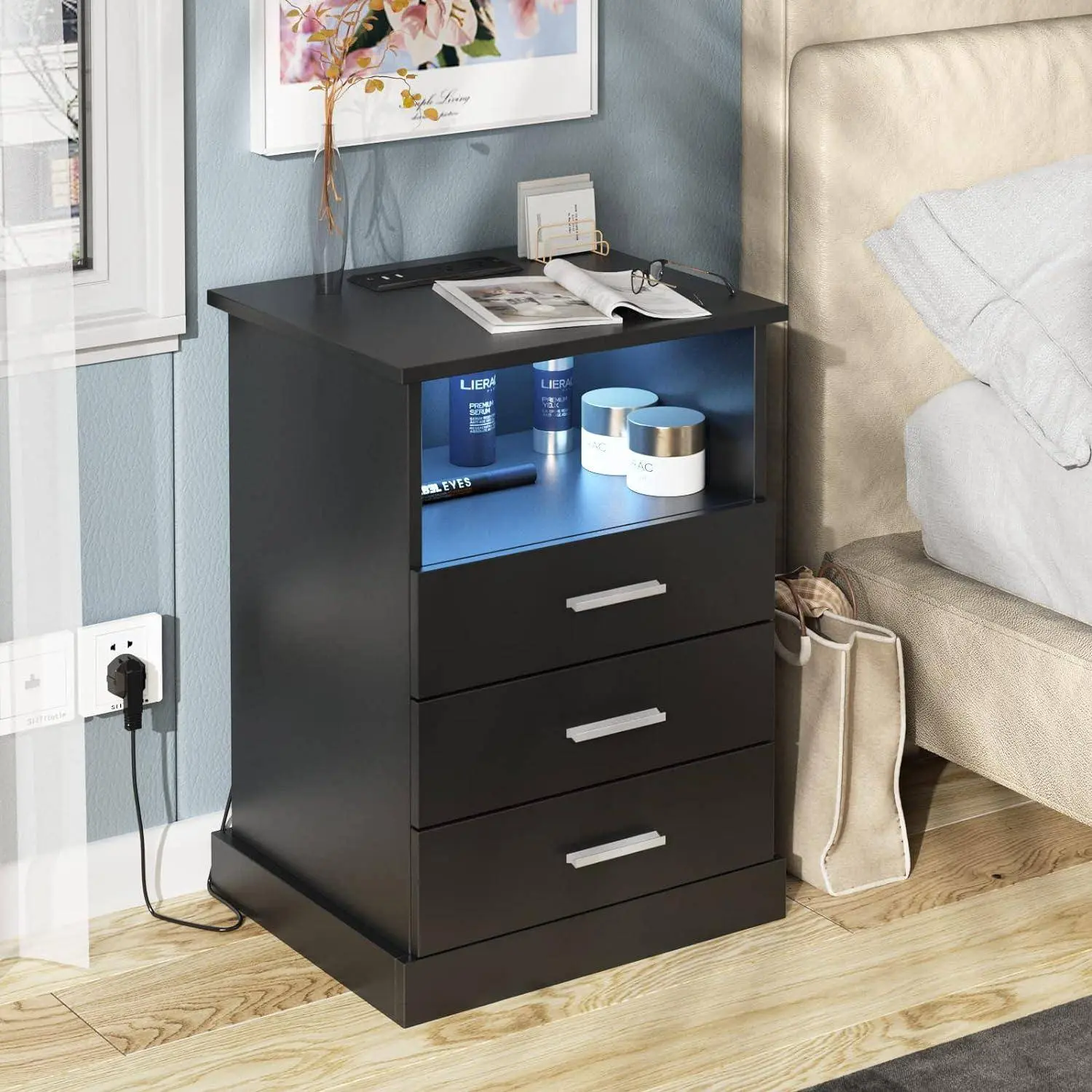 [Summergarden] Vabches Modern Vanity LED Nightstand with Charging Station, 3-Drawer Beside Cabinet with Light and Open Storage for Bedroom, Modern Vanity Table