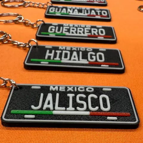 ESTADOS Llaveros de Plastico PLA de Todos los 32 Estados de Mexico Disponibles Mini Placa en 3D Llavero Personalizado Keychain States of Mexico Mini License Plate Keychains 3D State Design All 32 Mexican States Available