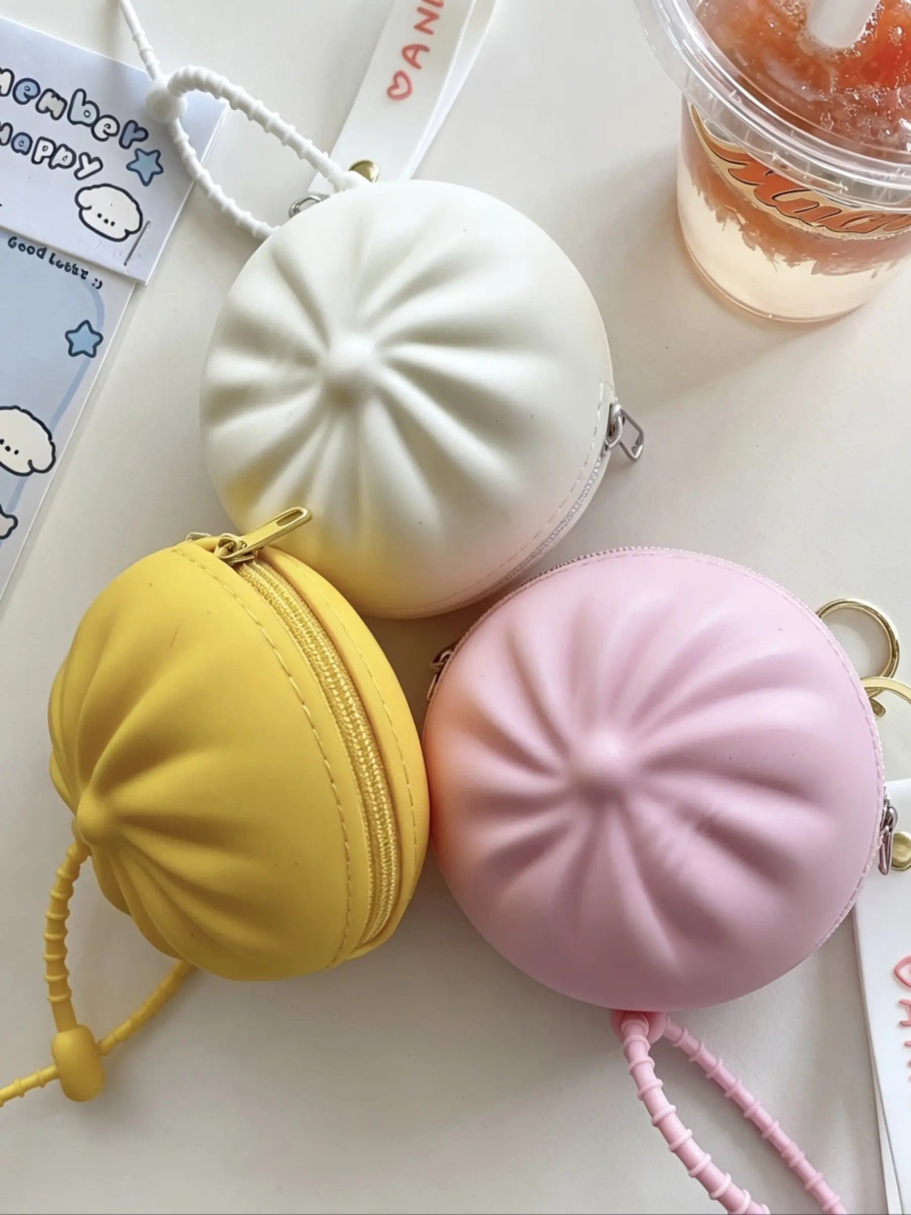 Steamed Bun Silicone Elegant Coin Purse Keychain, Money Bags With Zipper, Bun Shaped Mini Silicone Zipper Pouch Coin Bag Storage Pouch Bun Bag Charm Lanyard Backpack Earbud Case, Steamer Bun Pouch for Earphone, Data Cables, Travel Organizer for Women Men