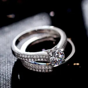 Women's engagement rings fashionable luxury women's eternity rings two-piece stackable promise rings men and women wedding rings Cubiczirconia