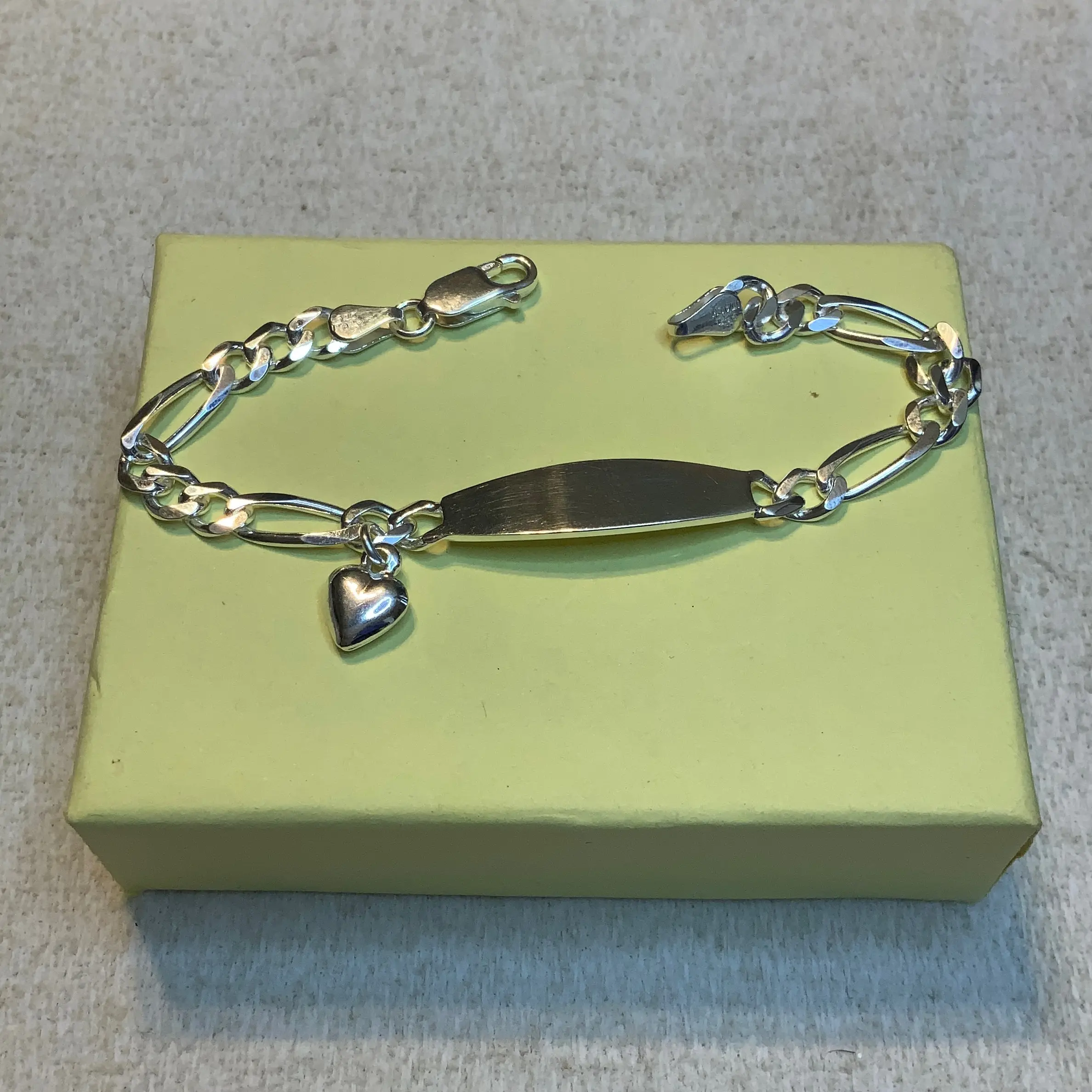 Esclava de plata 925 medida “7” este sería un hermoso regalo para esa persona especial