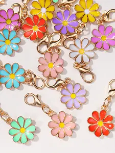 Random Color Daisy Keychain Set, Floral Keyring for Party Favors, Unisex Gift for Men and Women, 8 Pieces Random Colors