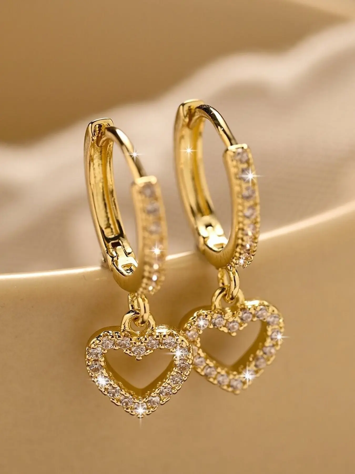 Sparking Heart Earrings for Women Dangle Hoop Earring Heart Shaped Earrings Jewelry Gift for Her, High Quality Earrings, Fashionable Earrings, Cute Earrings, Elegant Daily Wear Accessories, Perfect Valentine's Day Present for Her
