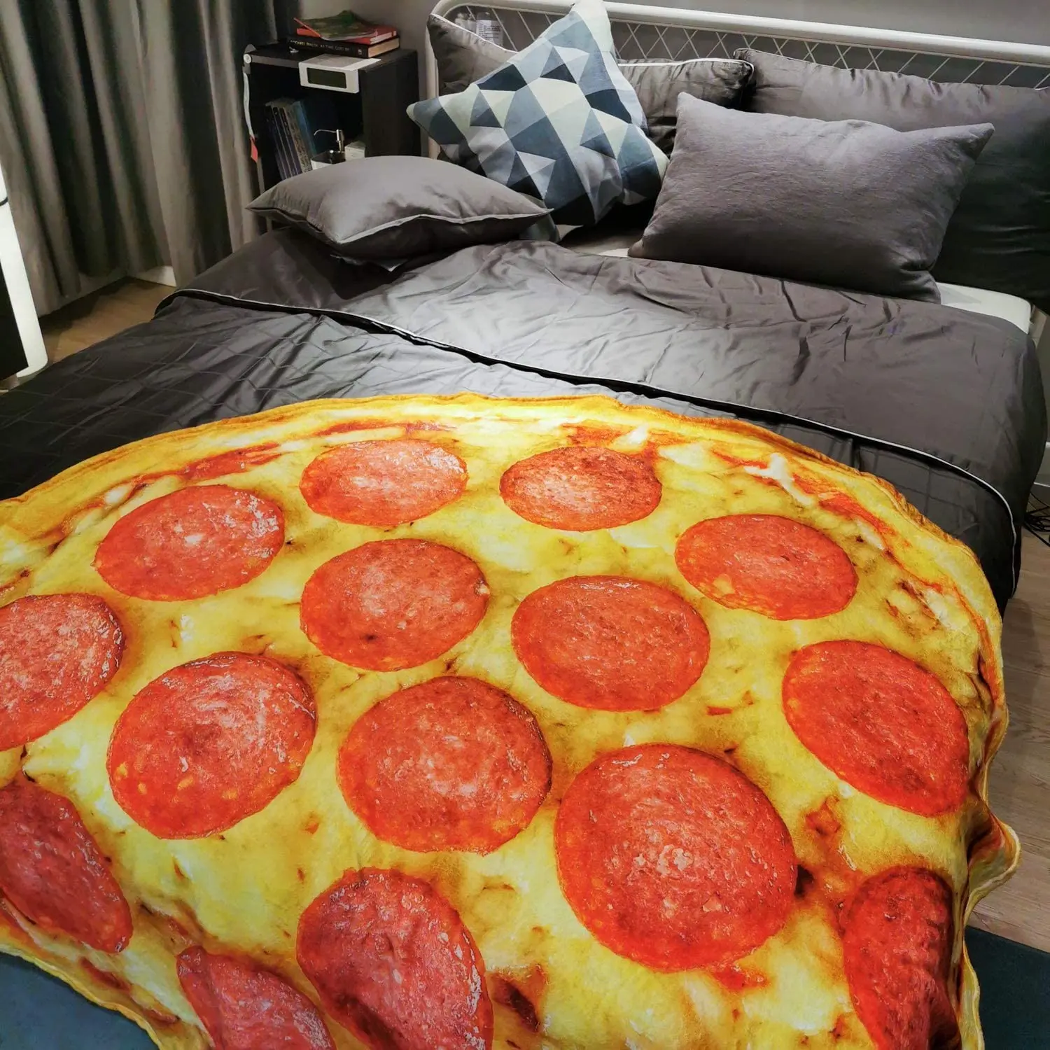 Pizza Pattern Flannel Blanket, Soft and Comfortable, Soft Cozy Blanket, Ideal for All Seasons, Perfect Gift for Office, School, Home, Picnic, Travel