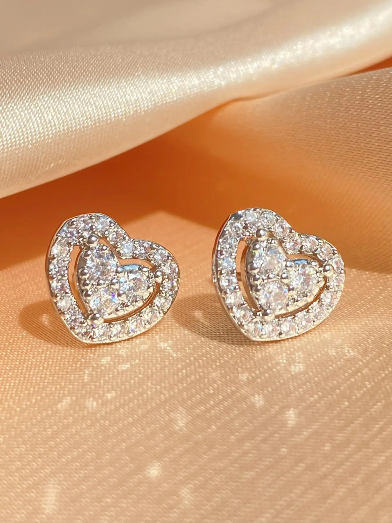 Elegant Heart Shaped Rhinestone Decorated Hollow Out Stud Earrings, Fashionable Earrings for Women, Summer Jewelry Accessories, Trendy Jewelry Gift fo