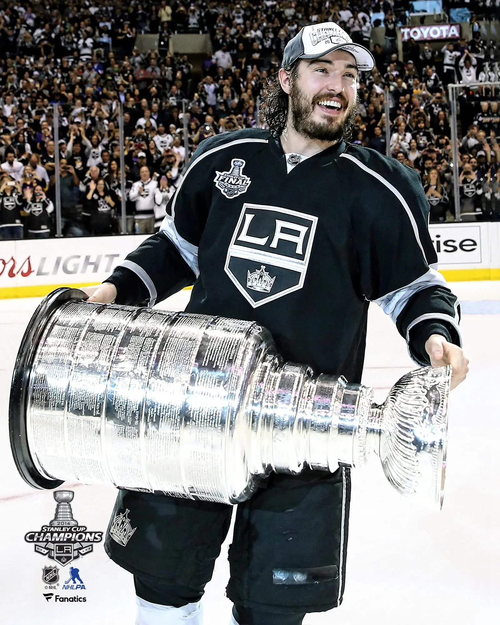Drew Doughty Los Angeles Kings Unsigned 2014 Stanley Cup Champions Raising Cup Photograph - NHL Memorabilia