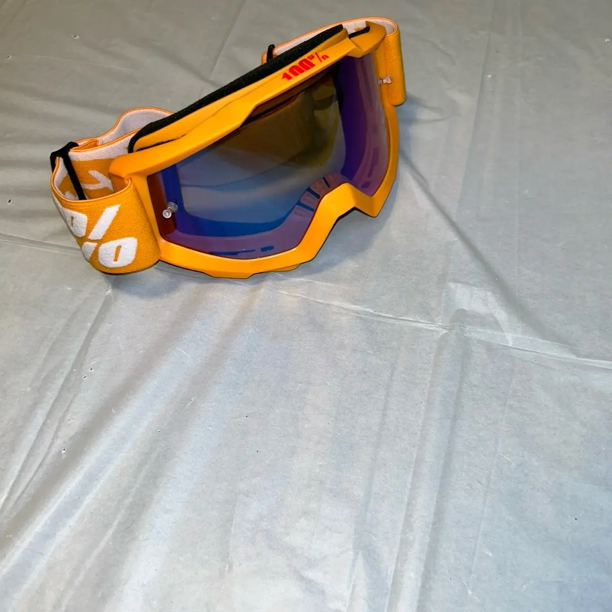 100% goggles 100% goggles