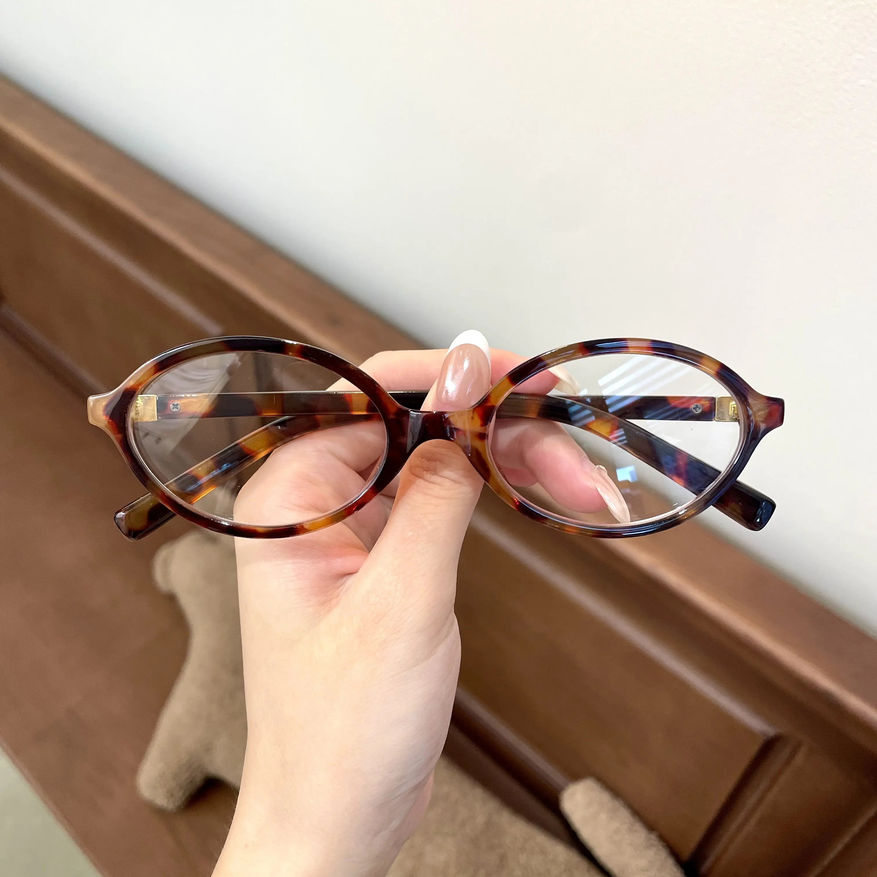 Women Retro Small Oval Tortoise Shell Anti Blue Light Glasses Vintage Gold Metal Decor Temples Lightweight Full Rim Optical Frame Lenses For Office Daily Computer Use