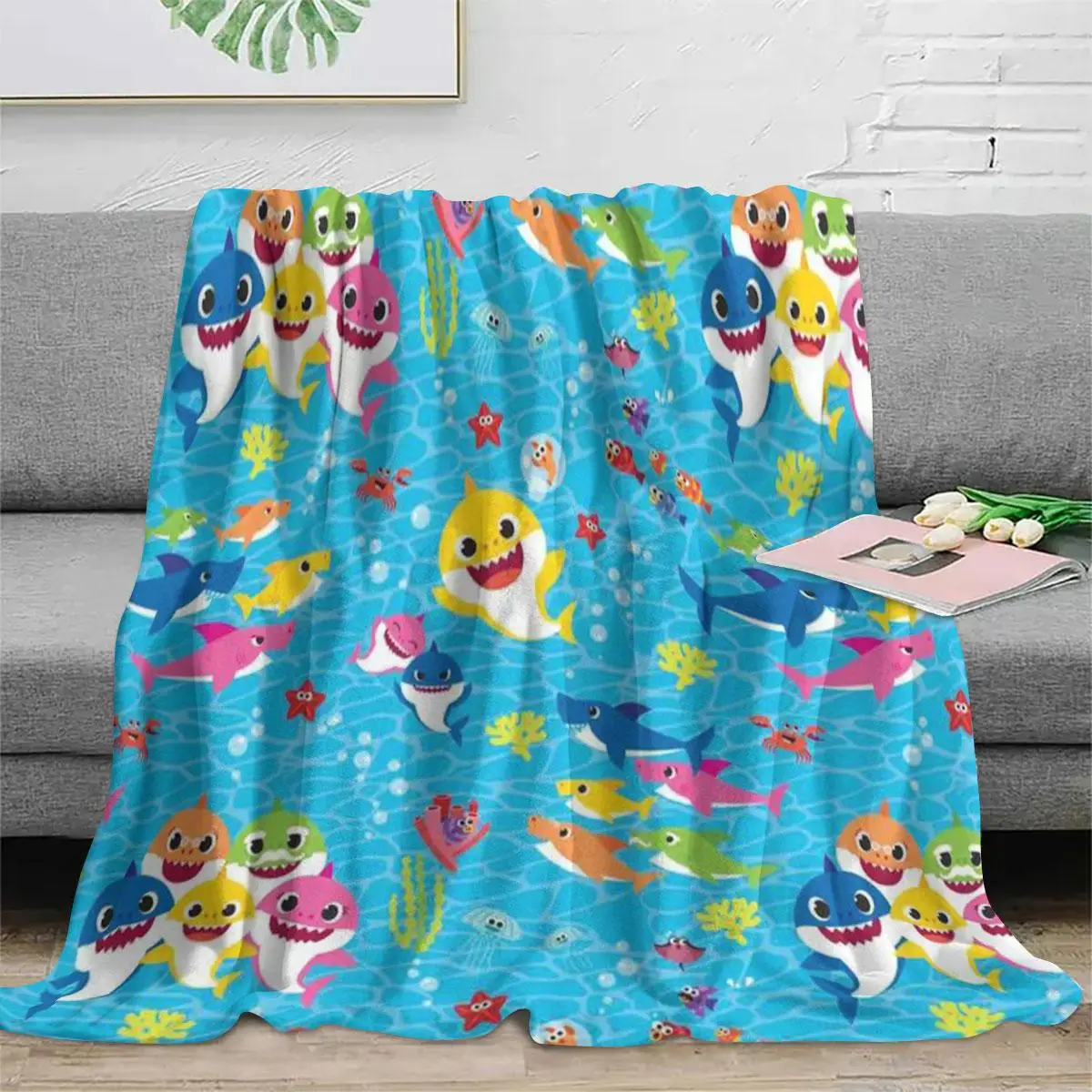 Cartoon Shark Print Flannel Blanket, Casual Soft Comfortable Napping Throw for Home Office, Air-conditioned Room Blanket, Gift for Friends