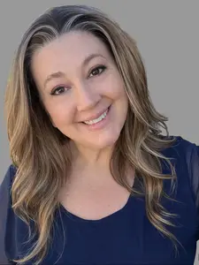 CARKIRA Raesha Frosted Pecan Waffle 20 Inch Body Wave 13x4 HD Lace Front Synthetic Wig Glueless Pre-Cut Natural Hairline Heat-Friendly