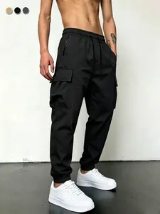 Men’s black cargo jogger pants — street casual style, elastic waistband, tapered fit; functional cargo, dark street style; drawstring elastic waist, lightweight fabric; everyday casual style, retro sports style.