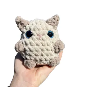 Chubby crochet cat