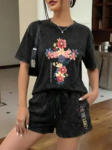 Women's Casual Fitted Two-Piece Set with Distressed Short Sleeve Round Neck and Shorts, Retro Streetwear Look with Cross Flower Print, Ideal for Holidays & Beach Outings