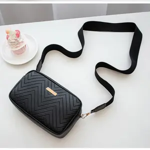 Square Women's Purse with Wide Strap Wave Quilted Crossbody Bag for Daily Use Minimalist Shoulder Bag