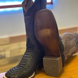Brown men’s boots / Bota cafe