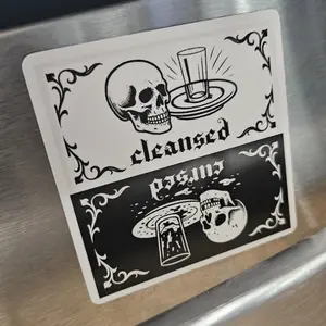 1pc Cleansed or Cursed: Reversible Gothic Skull Dishwasher Magnet, Unique Home Decor, Alternative Art, Spooky, Halloween Decor, Gift Ideas, Creative Refrigerator Stickers, Dishwasher Decoration, Fridge Magnet