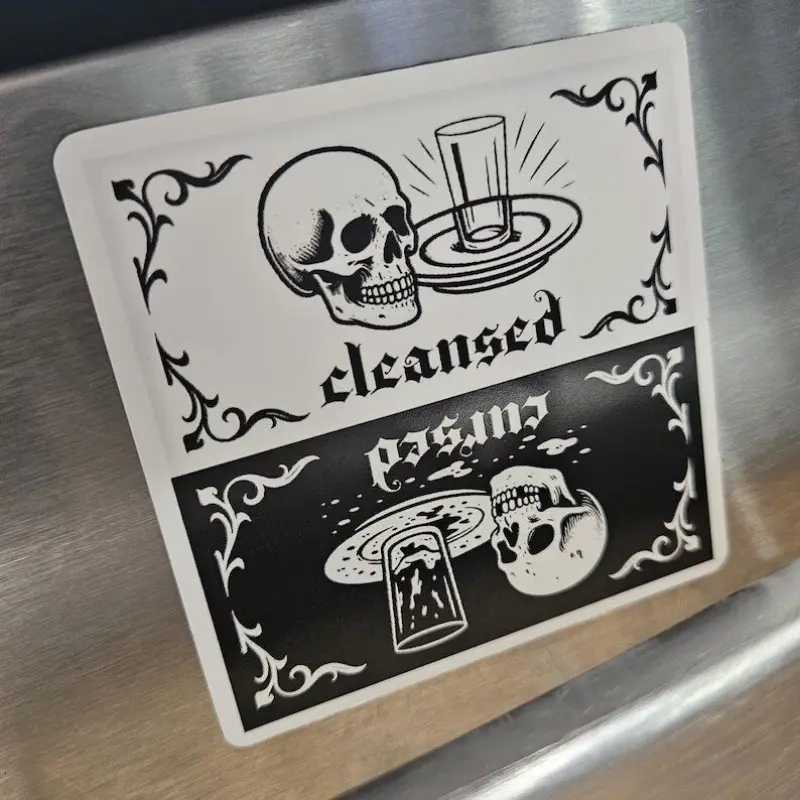 1pc Cleansed or Cursed: Reversible Gothic Skull Dishwasher Magnet, Unique Home Decor, Alternative Art, Spooky, Halloween Decor, Gift Ideas, Creative Refrigerator Stickers, Refrigerator Decorating Magnet, Dishwasher Decoration, Fridge Magnet, Magnetic Item