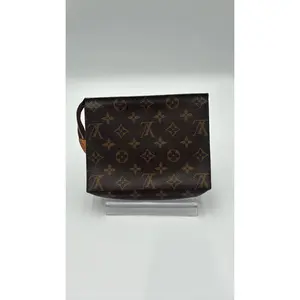 Pre-owned Louis Vuitton Leather Luxury Bags & Accessories Monogram Toiletry Pouch 19 Date Code: DU0073. Entrupy ID: VBRQG87. CHICAGO