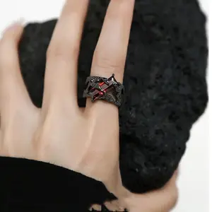 New Punk Black Rings Thorns Vine Twine Red Rhinestones Hollow Unsex Couple Finger Ring Women Men Jewelry