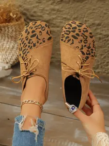 Women's Leopard Print Textile Oxford Shoes with Lace, Round Toe Flat Sneakers, All-Season Comfortable Casual Footwear, Durable Anti-Slip Design