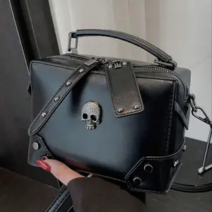 Niche Design Punk Motorcycle Style Skull Hand Bag, Fashionable Rivet Decoration Gothic Style Shoulder Crossbody Bag, Halloween Dark Cool All-Match Solid Color Messenger Bag, Suitable for Halloween Activities Cosplay Party, Halloween Purse, Fancy Party