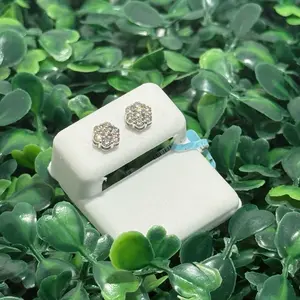 14k Yellow Gold Earrings 0.6 CT Natural Stones with Elegant Flower Design and Sparkling high clarity VS diamonds