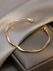 Minimalist Bracelet for Women, Elegant Textured Design, Perfect Accessory for Daily Wear & Special Occasions, Twisted Chain Bracelet, Elegant Bangle, High Quality Bracelet