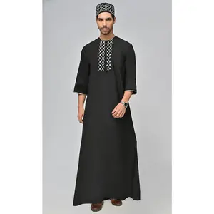 Mens Arabic Geometric Embroidered Thobe/Jubba With Pockets And Kufi