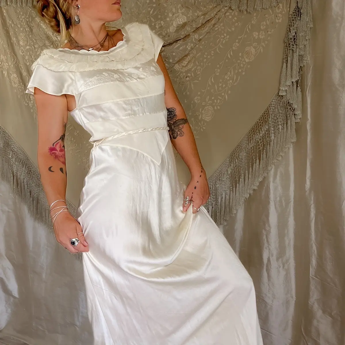 True Vintage 1930s /40s silk maxi dress in egg shell white Boat Neck V-Neck Slim-fitting