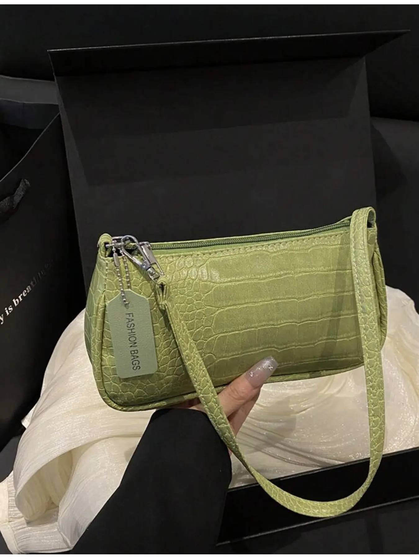 Crocodile Pattern Embossed Korean Style Women's Handbag New Fashion Shoulder Bag Minimalist Crescent Crossbody Tote Bag for Commuting Green Fashionable Daily Crossbody Bag Fashion Crossbody Bags
