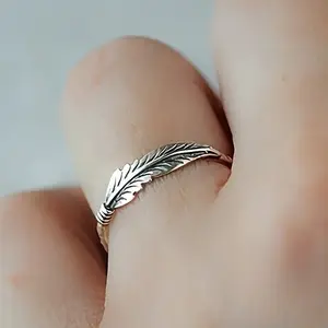 [Fashionable Women's Ring]  Feather Fashionable Women's Ring, Suitable for Birthday Gifts, Valentine's Day Gifts, And Daily Wear Gifts for Mothers