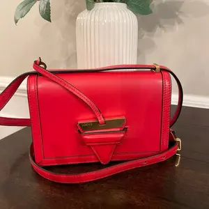 Pre-owned Loewe leather Shoulder Bags Red crossbody