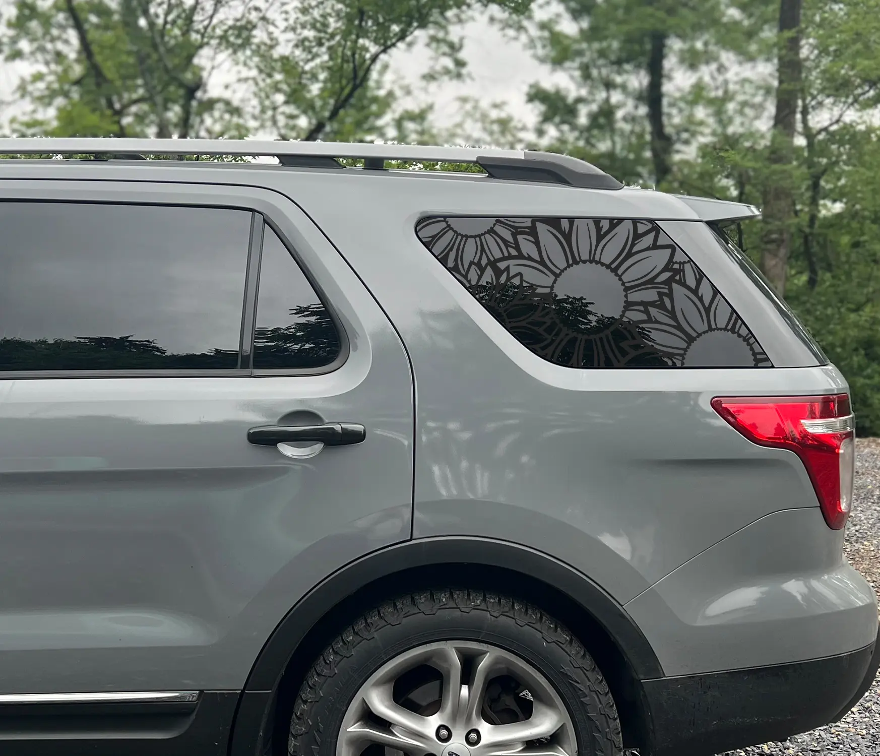 SUV Rear Cab Window Sunflower Graphic Decal Set