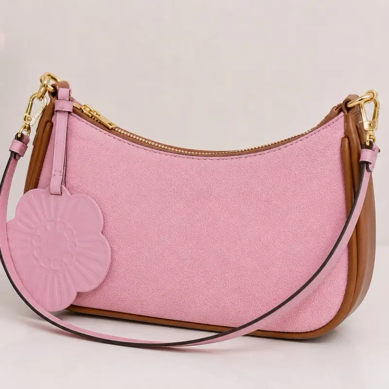 Cartera Shoulder Rosa con Charm Floral