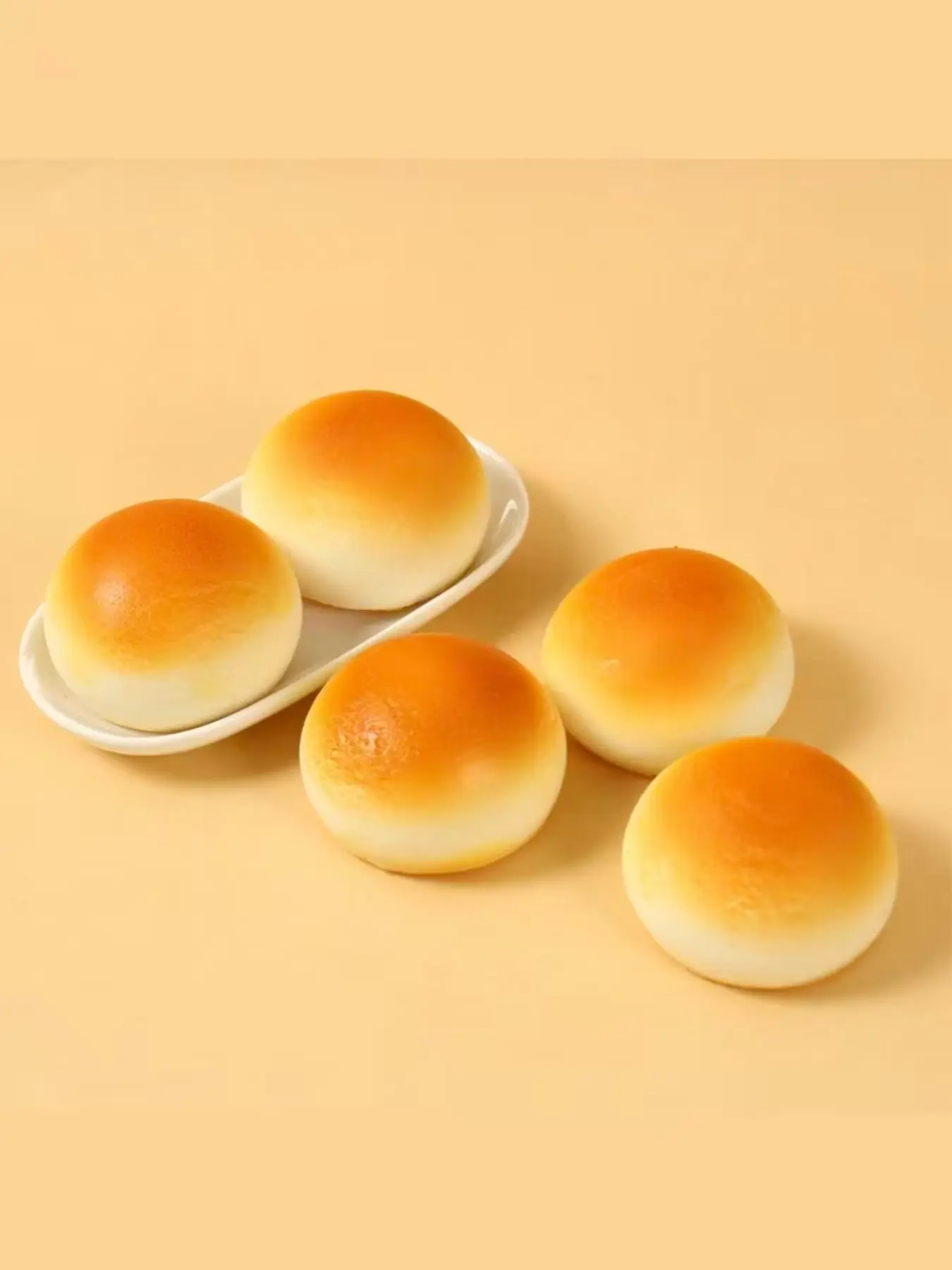 Realistic Food Keychain Gold Bun Model Fake Toasted Bread Burger Snack Decor Stress Relief Squeeze Toy, Fun Kitchen Accessory Aesthetic Keychain Key Chain Decorations