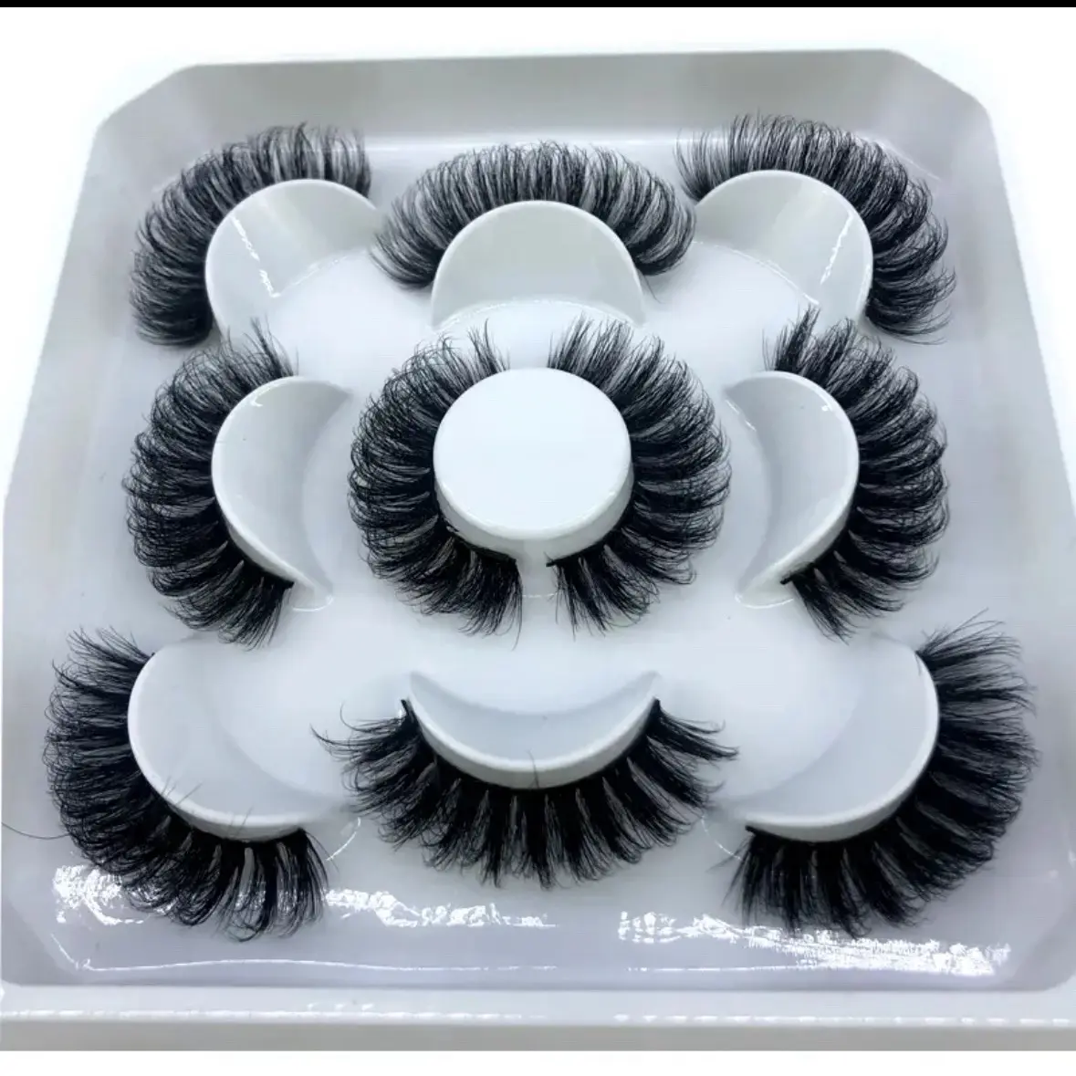 5 Pairs of “Glow” 3D Lashes, a luxurious and high-quality set of false eyelashes designed for ultimate glamour.