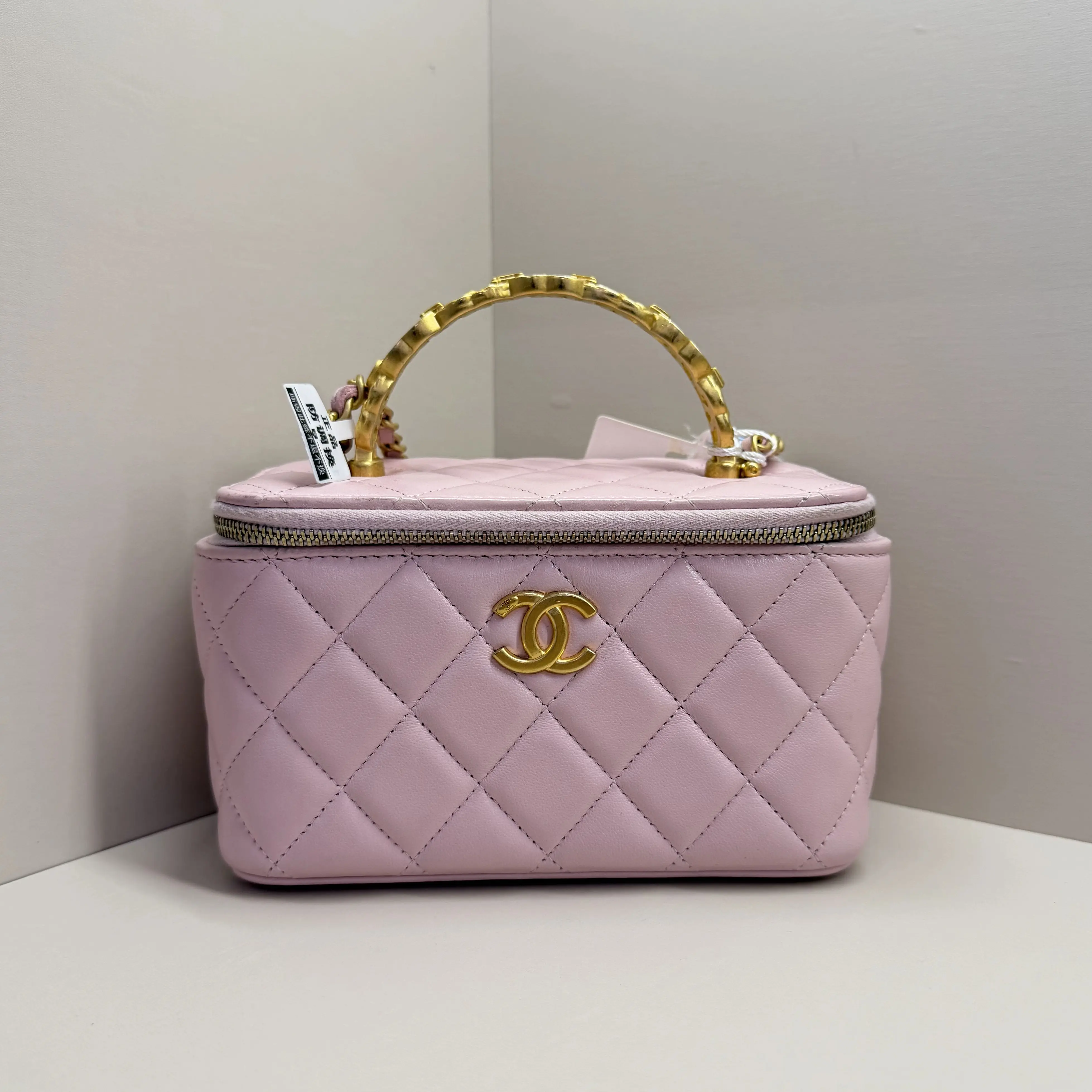 Pre-owned CHANEL Long Vanity Case, Light Pink Quilted Lambskin, Crystal Embellished Top Handle, Gold Hardware, Fall/Winter 2024 Collection.A202 HK
