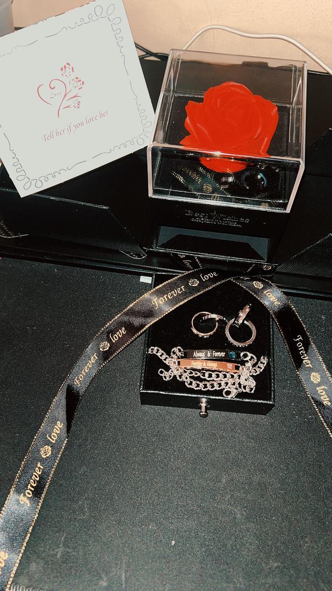 Item: Couple bracelet+couple necklace