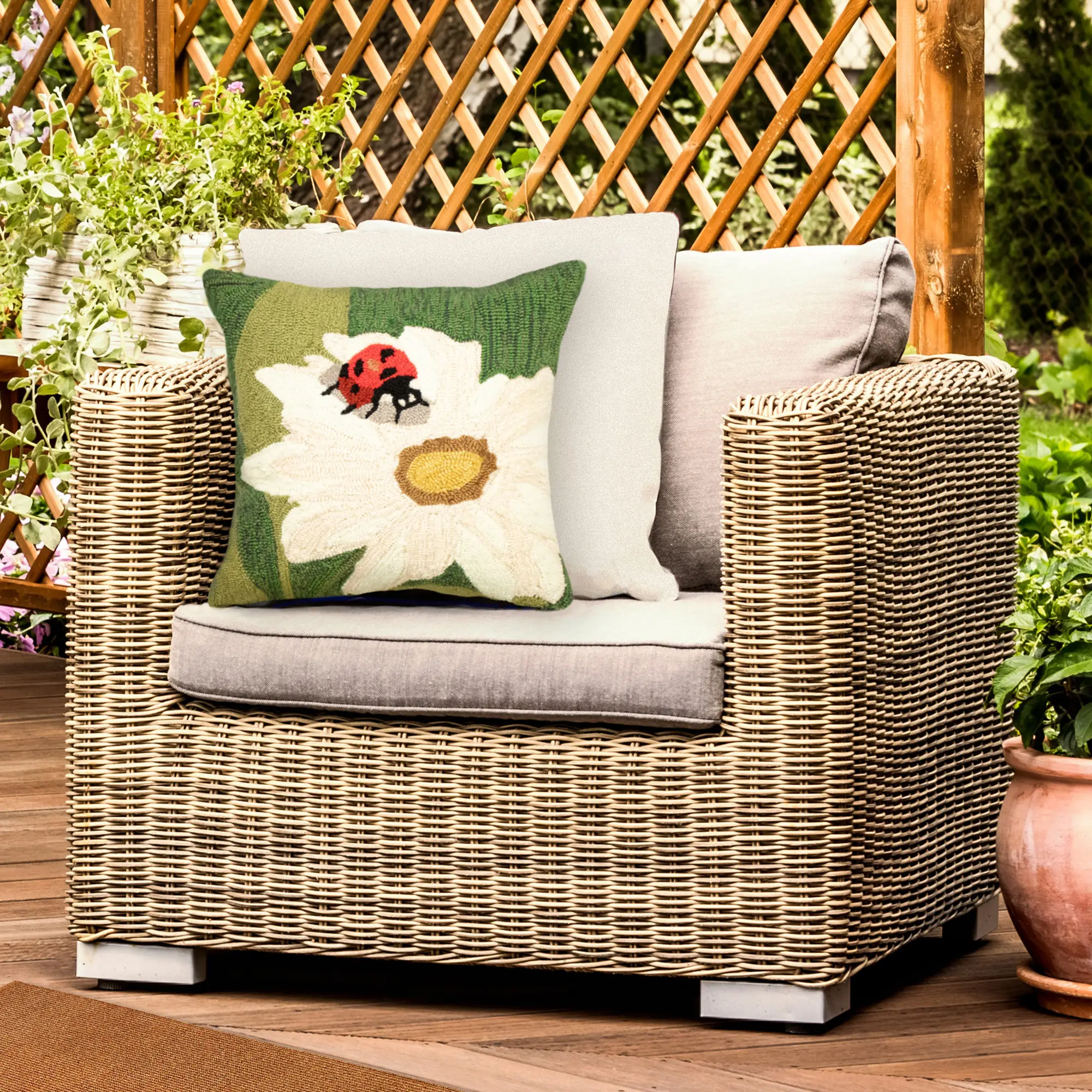 Lush Decor FRONTPORCH Handmade Creative Decorative Cushion - Indoor/Outdoor, Transitional Graphic Botanical Ladybug Animal Accent, Cushions for Sofa, Patio/Deck, Polyester Blend Hooked Fiber Pillow, Weatherproof