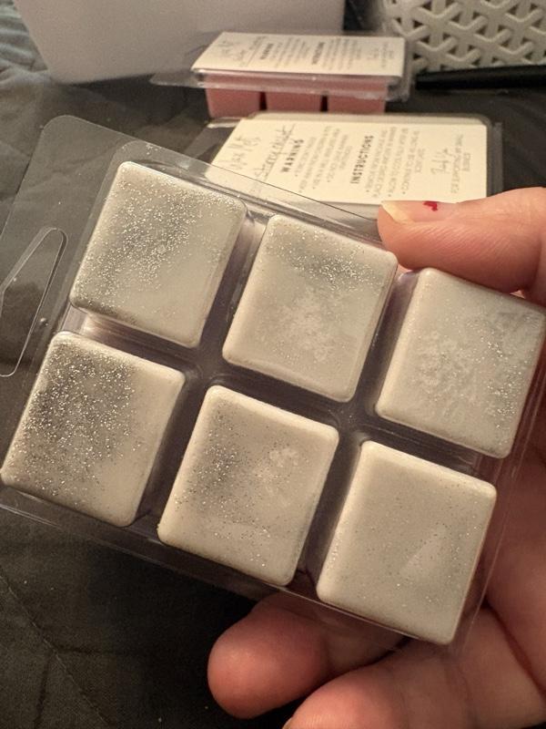 Colorful Wax Melts in Assorted Colors for Aromatherapy and Home Fragrance