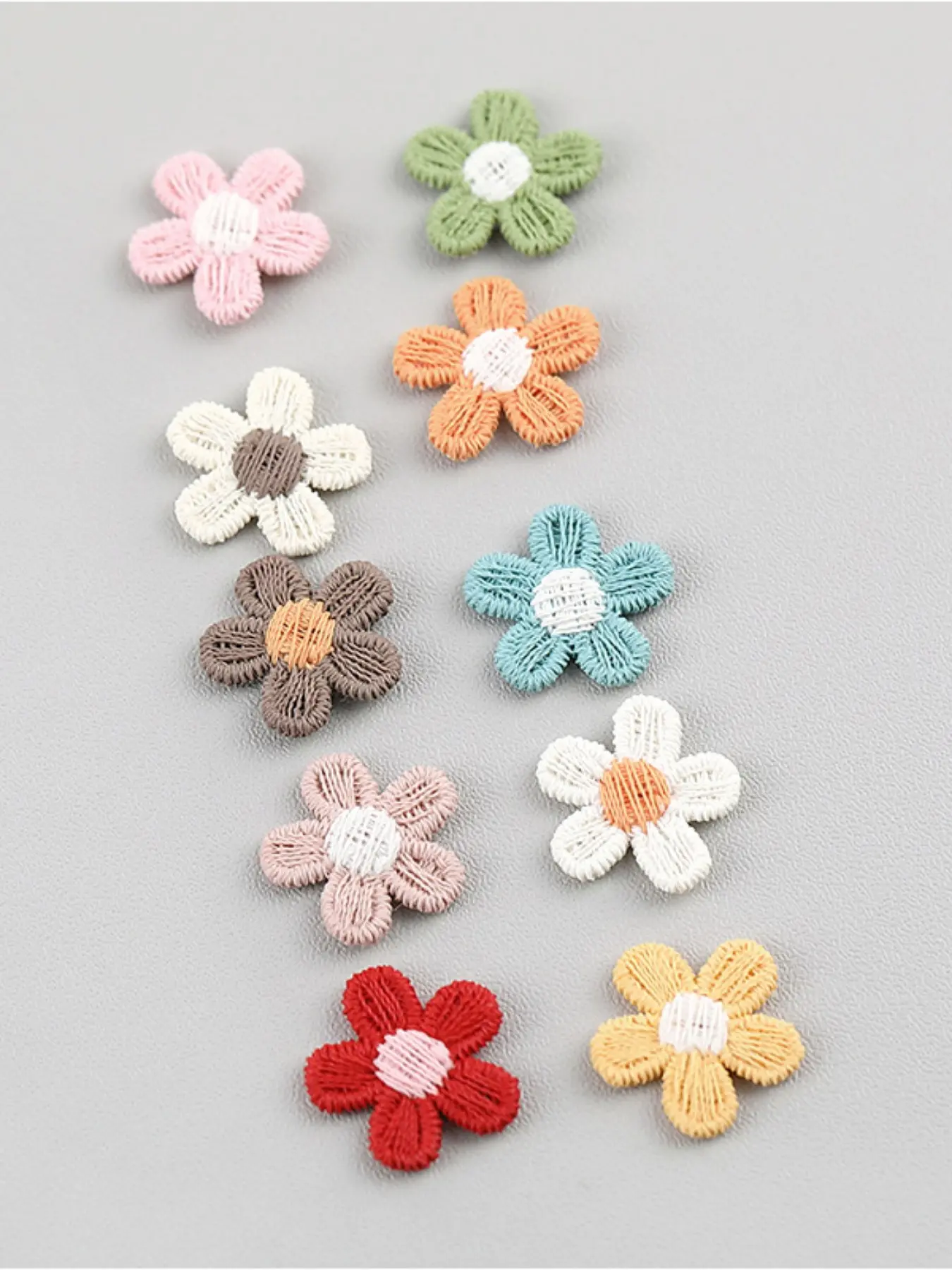 10/20/50pcs Random Color Embroidered Flower Patch, Cute Mini Fashion Appliques, DIY Decor for Clothes, T-Shirts, Pants, Clothing Accessories, Embroidered Patches, Embroidery Patches