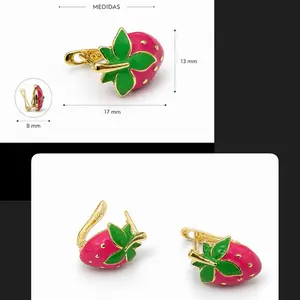 D23. Strawberry Charm Earrings/ argolla pequeña de fresa/ accesorio para mujer