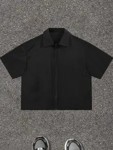 Men's solid color black cut zipper short sleeved shirt, minimalist clean fit silk screen printed clothing, suitable for casual outdoor and summer wear, durable and simple design for minimalists and fashion enthusiasts