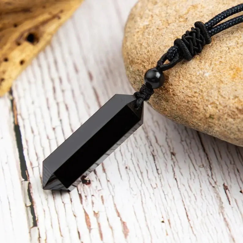 Natural Crystal Pendant Necklace Obsidian Gemstone Necklace, Healing Meditation Protection Strength Necklace, Fashionable Versatile Women Men Necklace